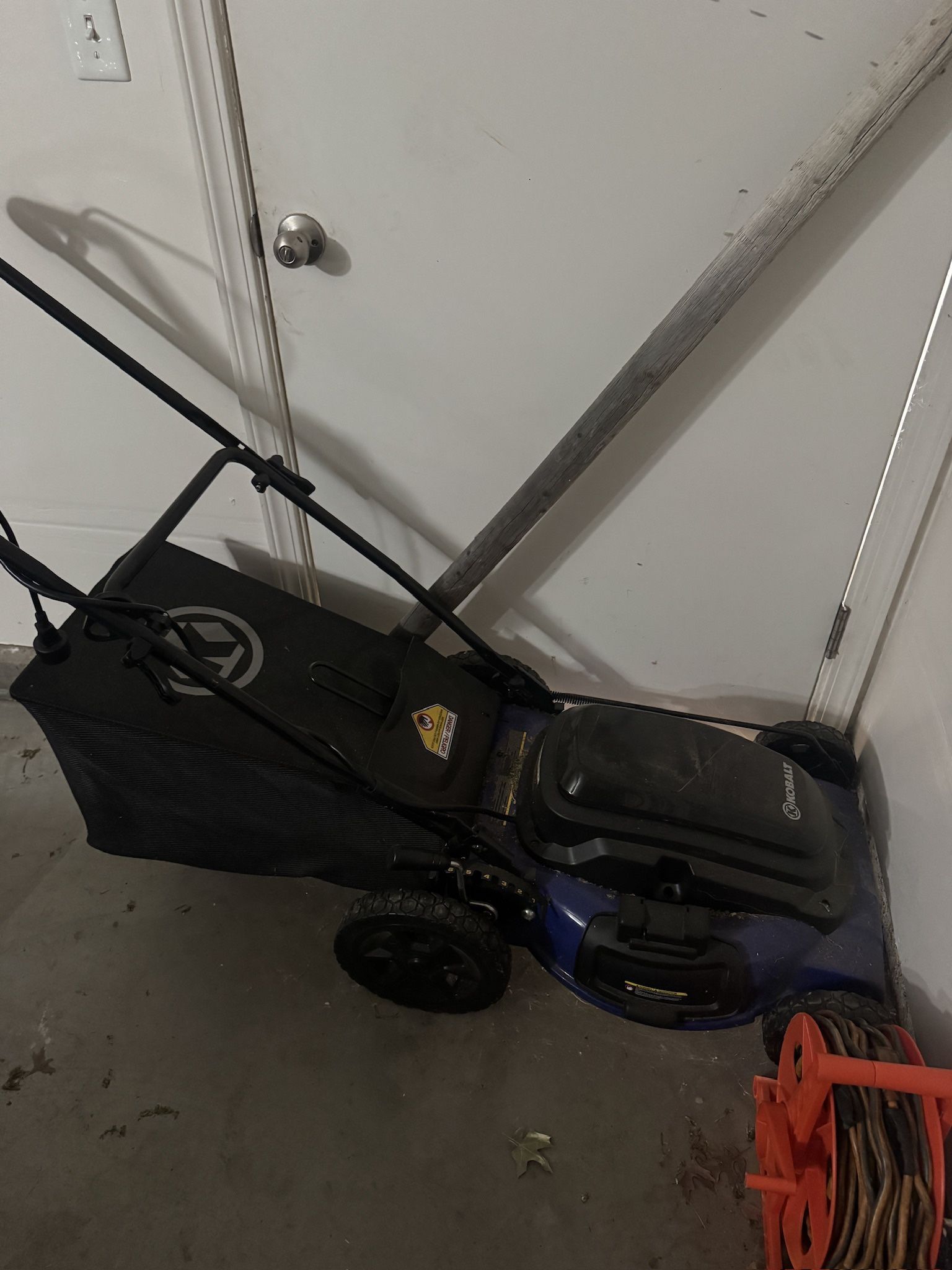 electric lawn mower 
