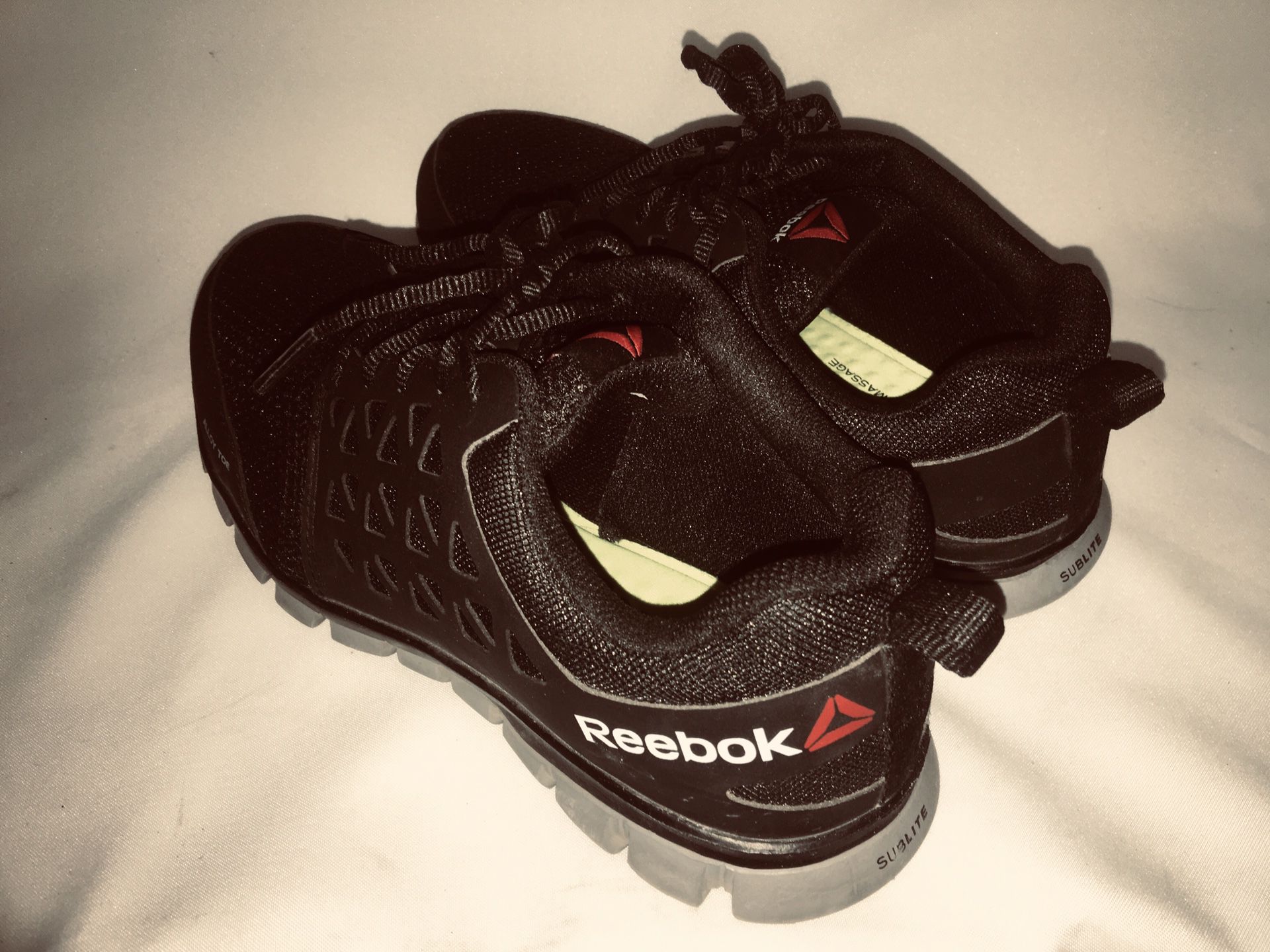 Men’s Size 8 W Reebok Tennis Shoes