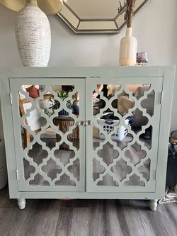 Coastal style - Mirrored Cabinet with Lattice Doors