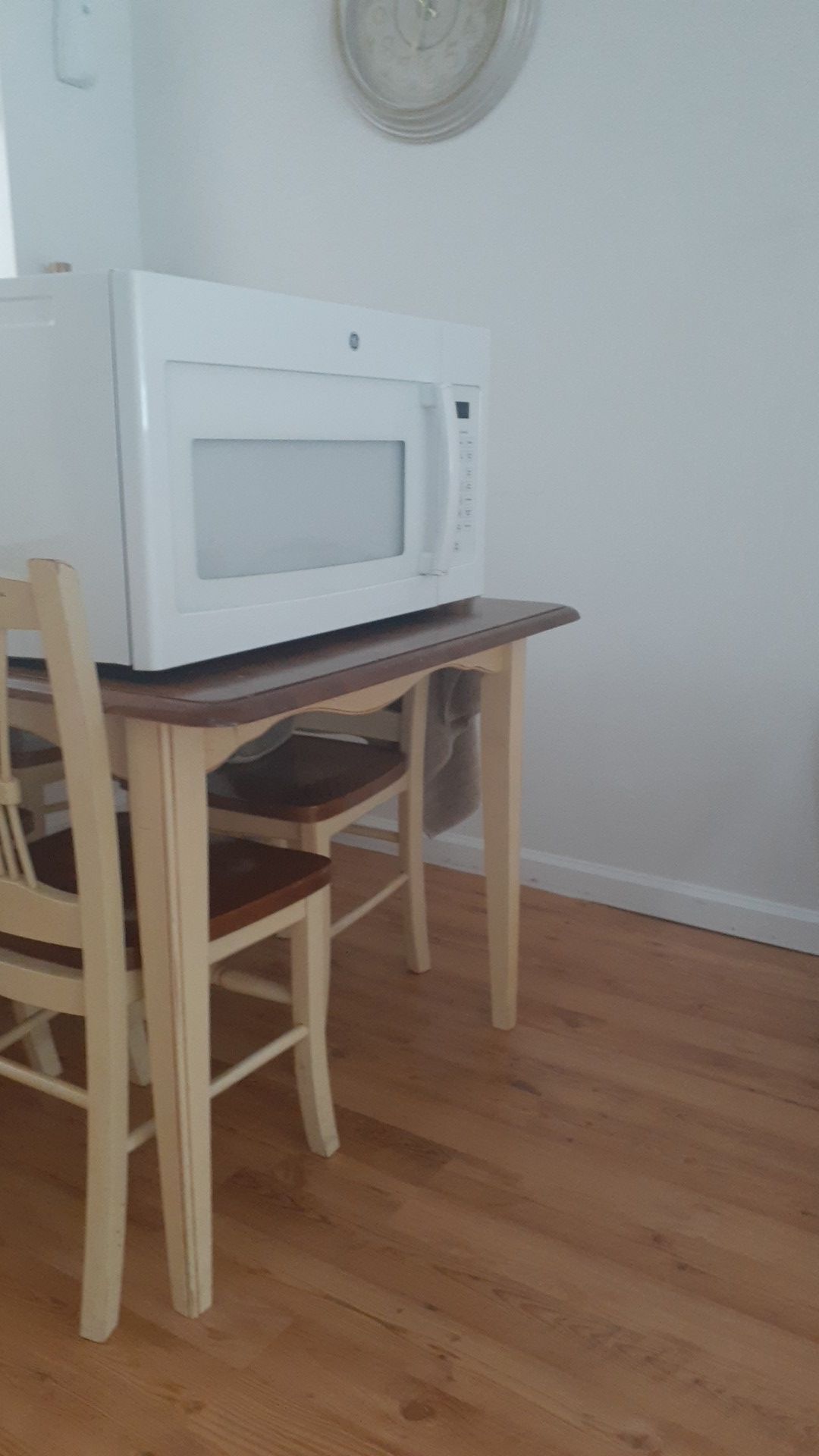 Microwave oven GE model JVM3160 DFWW