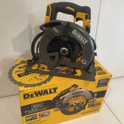 DEWALT 20-Volt MAX Cordless Brushless 7-1/4 in. Circular Saw with FLEXVOLT ADVANTAGE (Tool Only)