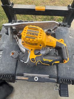 DeWalt tools skill saw, hacksaw , multi tool.. Please read !!!