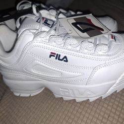 Fila Size 7  Woman Shoes