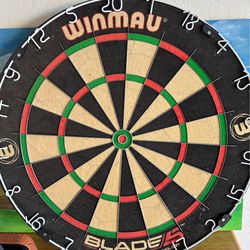 Blade 5 dartboard and accessories