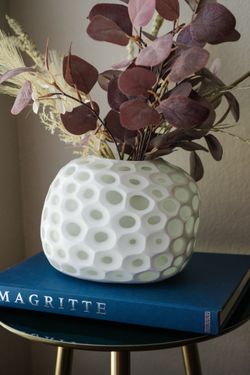 Modern Hand-Edged Honeycomb Glass Vase