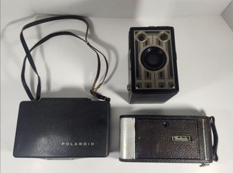 LOT OF 3 VINTAGE CAMERAS UNTESTED SOLD AS IS