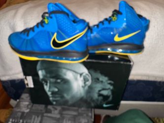 Nike LeBron  Size 9 OG Box 429676-401