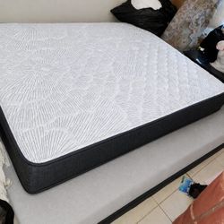 Serta Queen bed with box spring
