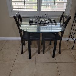 Breakfast Table &2 Chairs 