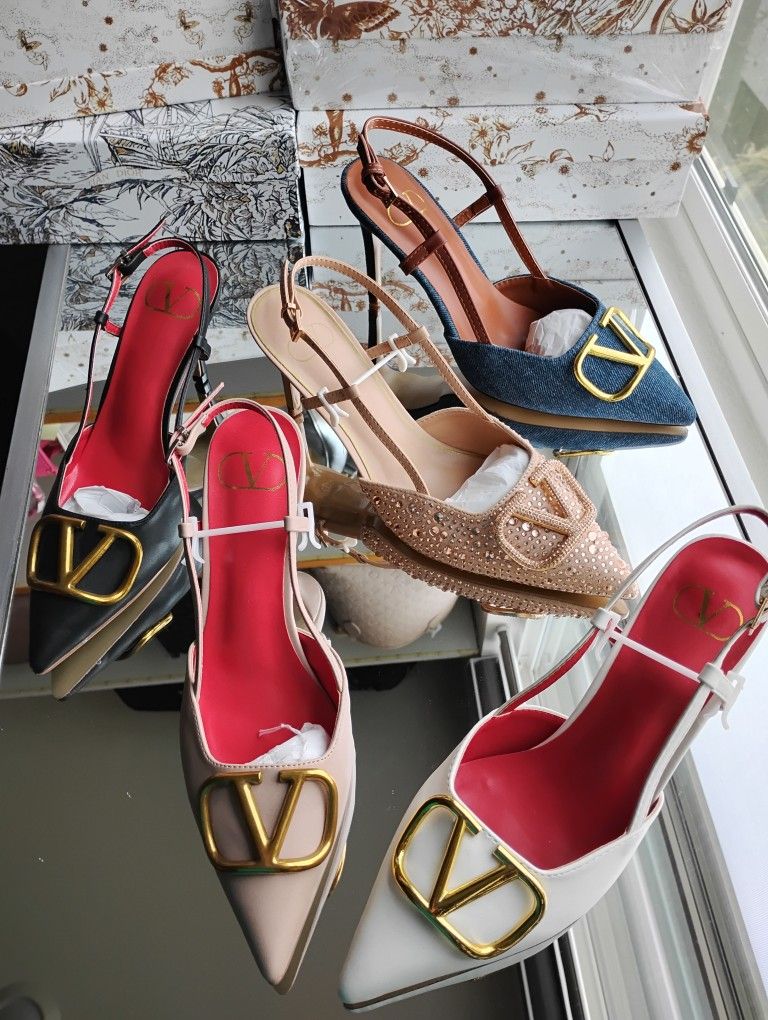 Valentino Pumps 👉Swipe Slides See Photos Details ⬇️Read box
