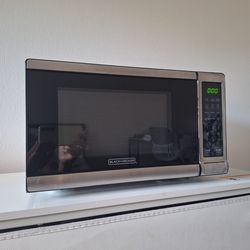 BLACK+DECKER 0.7 Cu. Ft. 700W Stainless Steel Countertop Microwave