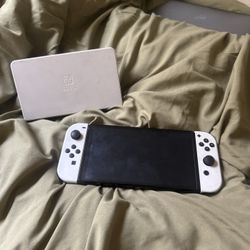 Nintendo Switch OLED (White) – Clean, Works Perfect