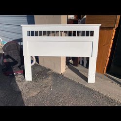 🌹BEAUTIFUL  DRESSER WITH MIRROR/ 6 DRAWER- WHITE COLOR AND QUEEN SIZE BED FRAME🌹