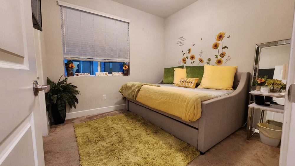 Full-Size Tufted Daybed with Trundle + Mattresses – $500
