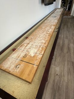 Shuffle board table