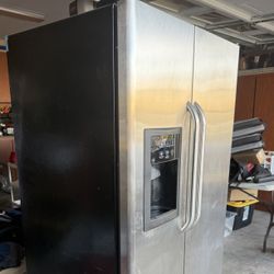 GE 25.3 Cu. Ft Refrigerator