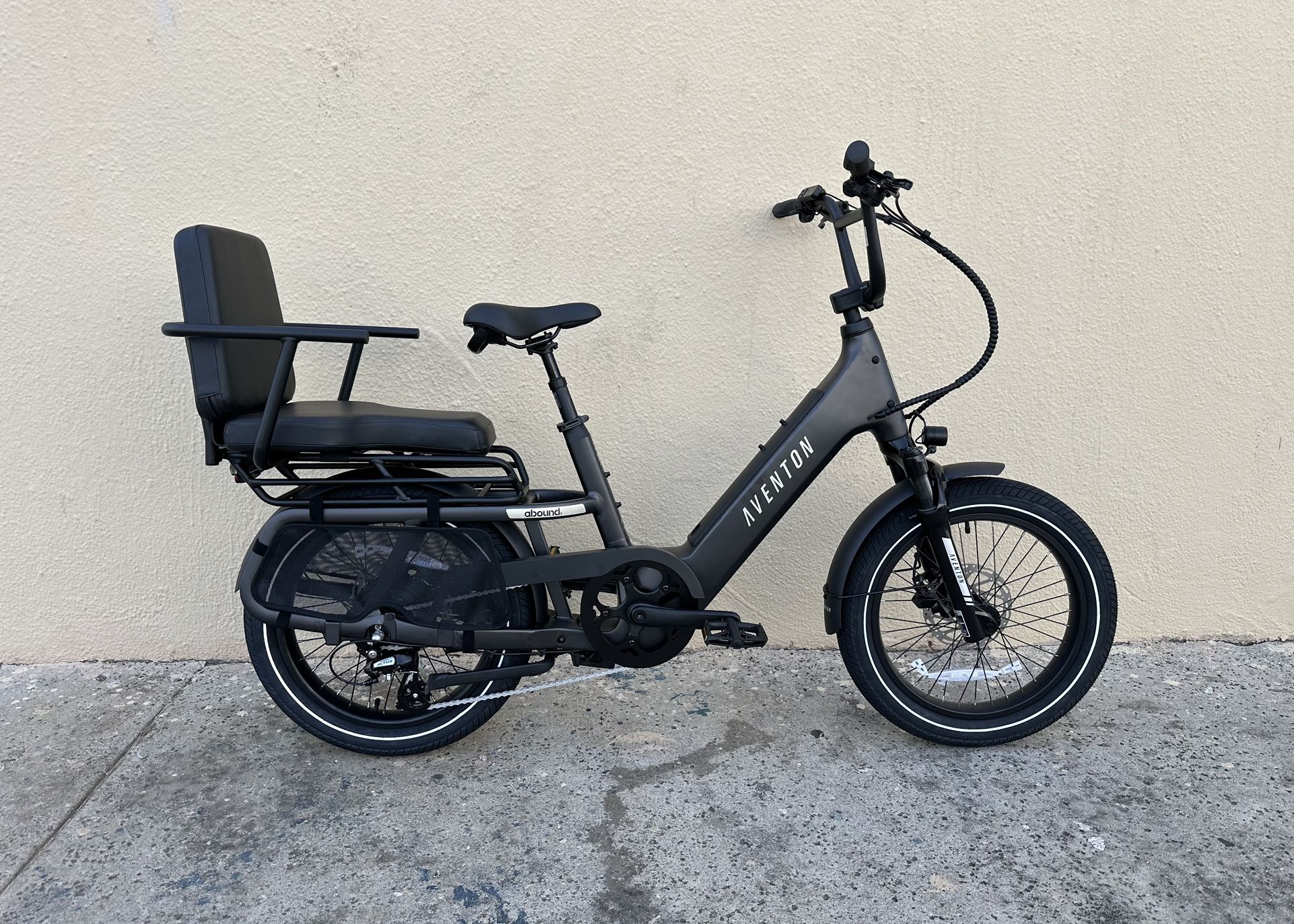 Brand New Aventon Abound SR Cargo Ebike.