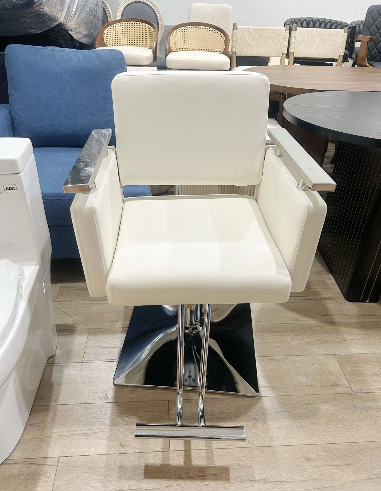 White color Barber Chair, 440 Lbs Capacity Heavy Duty Salon Chair with Hydraulic Pump, 360° Swivel Height Adjustable Spa Beauty Chair for Hair Stylist