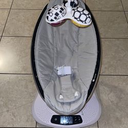 4moms mamaRoo 4 Classic Multi-Motion Baby Swing in Grey