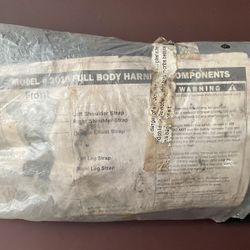 Full Body Safety Harness Components Model #2016 Hunting Tree Stand New in Bag