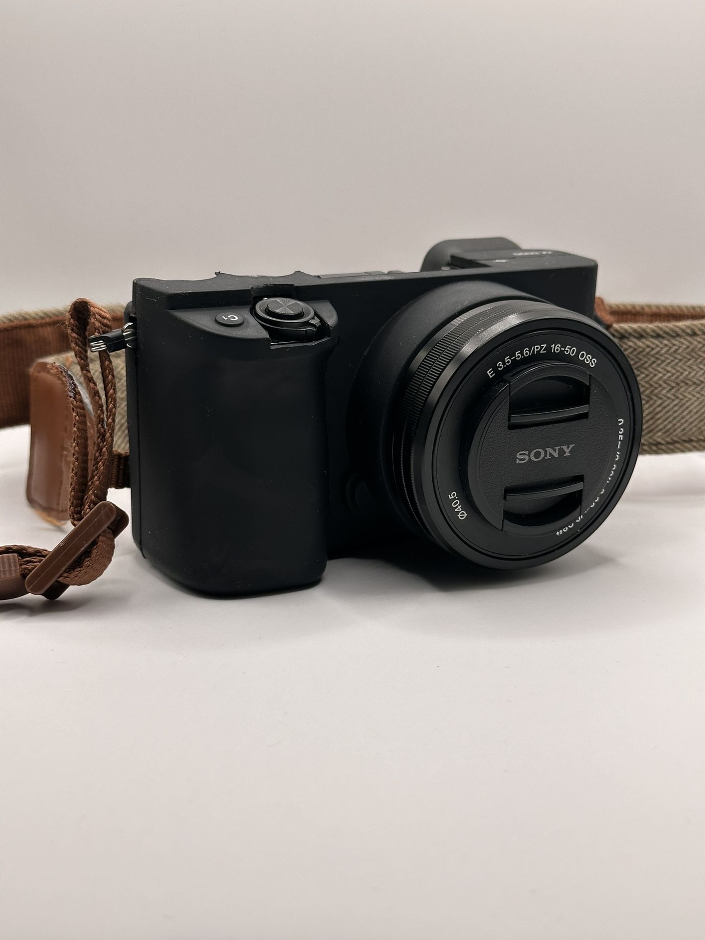 Sony Alpha a6000 For $550 Shutter count 4392!!!!