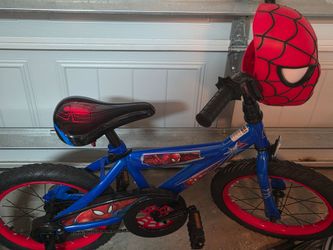 Boys Spiderman bicycle w Training Wheels