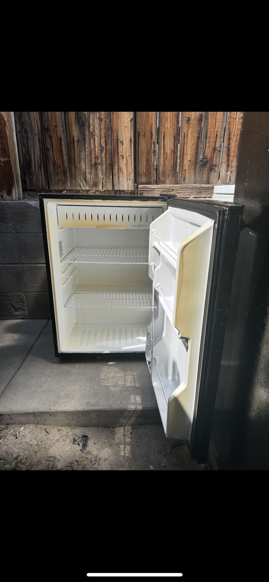 Large Refrigerator/freezer For Room