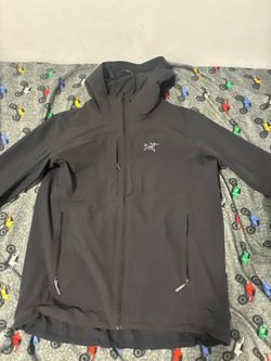 Arcteryx black hoodie jacket