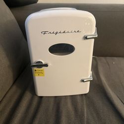 Frigidair mini fridge cooler