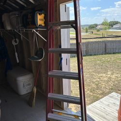 6FT FIBERGLASS LADDER 