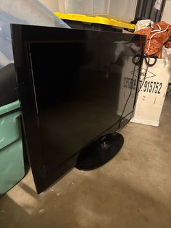 37 inch Vizio HDvFlat Screen TV with Stand