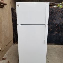 3MONTHS WARRANTY 28X29X67🛑GE FRIDGE 17CUFT WHITE 