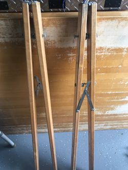 Easel stands
