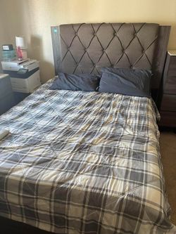 2 Bed frames with 3 drawers (mattress not inlcuded)
