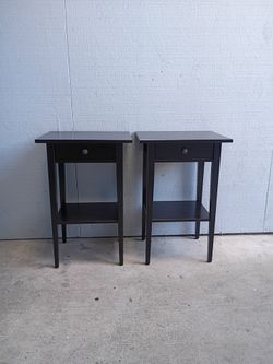 Pair of nightstands/side tables