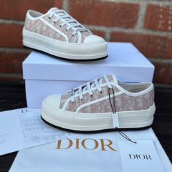 Burberry Women Shoes 