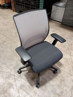 Black Mesh Back Office Chair with Armrests
