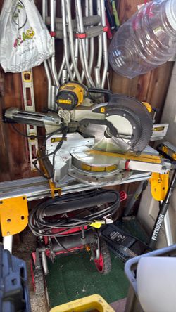 DEWALT