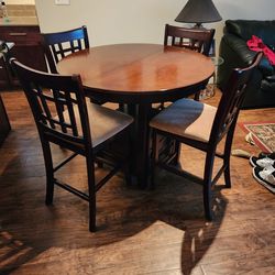 Dining table "Moving Sell"