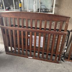 Baby Crib With toddler Safety Rail 