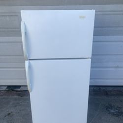 Delivery Available / Small Magic Chef Refrigerator Fridge