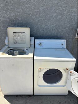 Washer & Gas Dryer.  Lavadora y Secadora de gas.