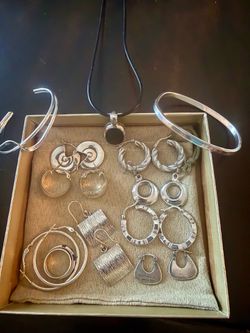 Bundle of sterling silver jewelry - 13 pieces