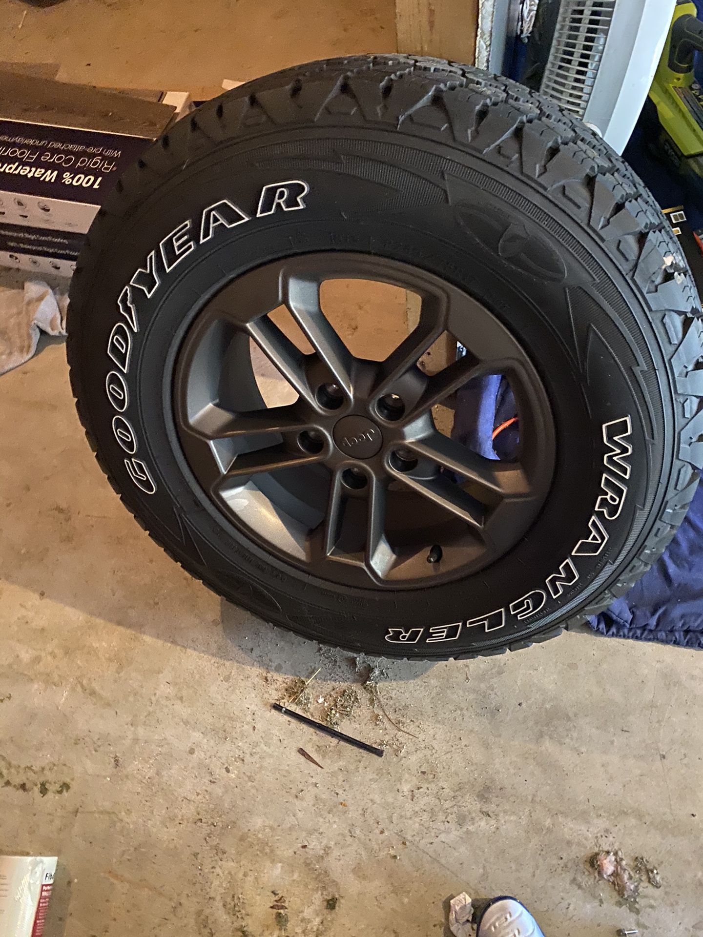 2017 Jeep Wrangler Sahara wheels and tires