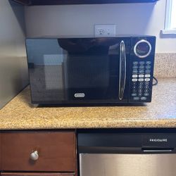 Microwave (like new)