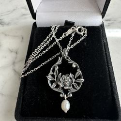 Vintage 925 Sterling Silver Rose 🌹 Necklace With Genuine Fresh Water Pearl