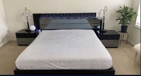 King Size Bed With Nightstand And Vanity 