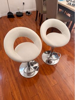 2 barstool chairs