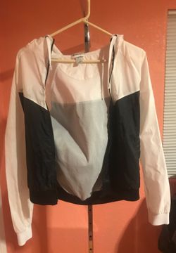 Mens Water proof Windbreaker Small; Forever 21