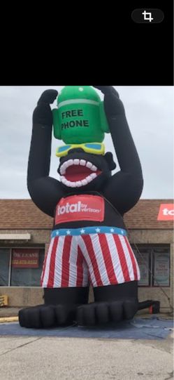 Roof top inflatable gorilla